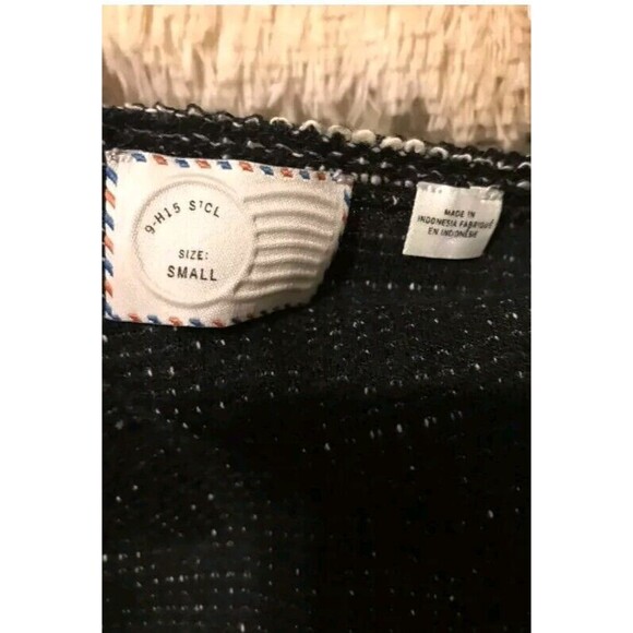 Anthropologie Postage Stamp Black And White Top With Vneck.  Size Small. B1 - Picture 3 of 4